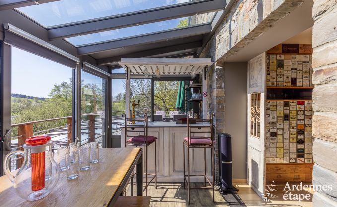 Luxe villa in Redu, Ardennen, 9 personen, buitenzwembad, sauna, stoombad, binnen- en buitenjacuzzi, privtuin, volledige uitrusting