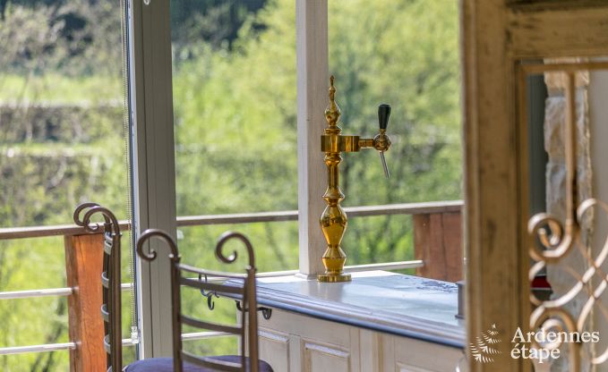 Luxe villa in Redu, Ardennen, 9 personen, buitenzwembad, sauna, stoombad, binnen- en buitenjacuzzi, privtuin, volledige uitrusting