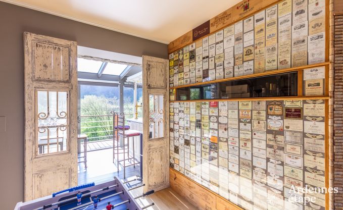 Luxe villa in Redu, Ardennen, 9 personen, buitenzwembad, sauna, stoombad, binnen- en buitenjacuzzi, privtuin, volledige uitrusting