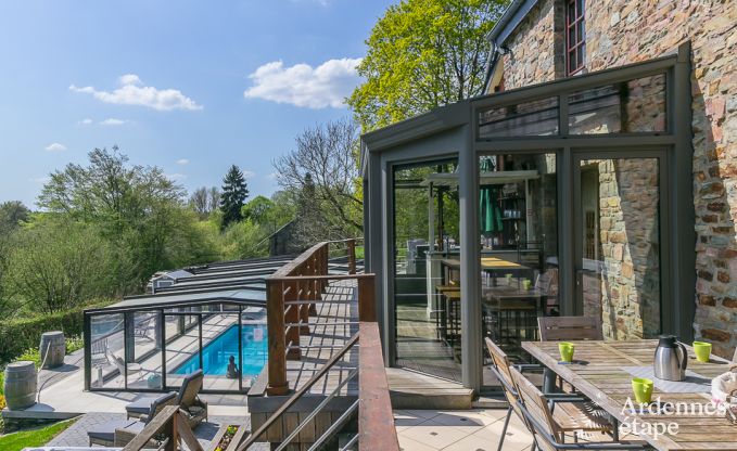 Luxe villa in Redu, Ardennen, 9 personen, buitenzwembad, sauna, stoombad, binnen- en buitenjacuzzi, privtuin, volledige uitrusting