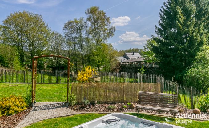 Luxe villa in Redu, Ardennen, 9 personen, buitenzwembad, sauna, stoombad, binnen- en buitenjacuzzi, privtuin, volledige uitrusting
