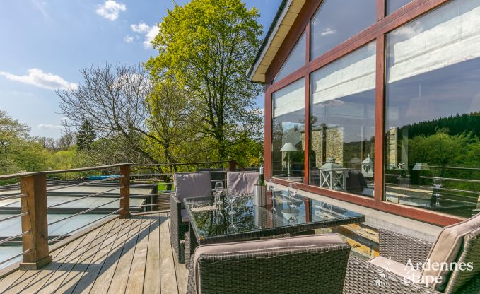 Luxe villa in Redu, Ardennen, 9 personen, buitenzwembad, sauna, stoombad, binnen- en buitenjacuzzi, privtuin, volledige uitrusting