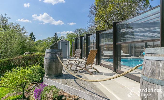 Luxe villa in Redu, Ardennen, 9 personen, buitenzwembad, sauna, stoombad, binnen- en buitenjacuzzi, privtuin, volledige uitrusting