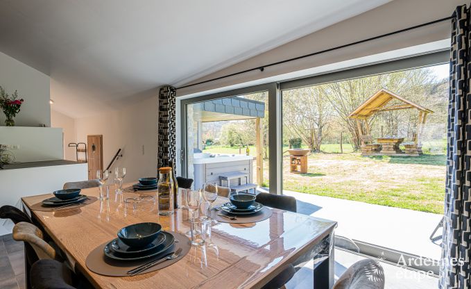 Gezellige vakantiewoning in Remouchamps: 8 personen, jacuzzi, priv�tuin, bij C�te de la Redoute