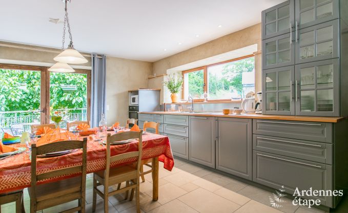 Vakantiehuis in Rendeux, Ardennen, 6 personen, 2 slaapkamers, privtuin, babyuitrusting, terras met barbecue