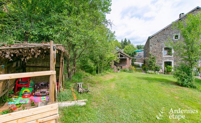 Vakantiehuis in Rendeux, Ardennen, 6 personen, 2 slaapkamers, privtuin, babyuitrusting, terras met barbecue