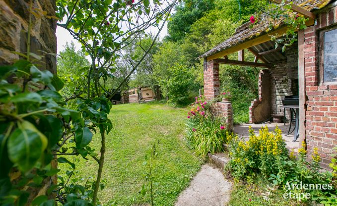 Vakantiehuis in Rendeux, Ardennen, 6 personen, 2 slaapkamers, privtuin, babyuitrusting, terras met barbecue