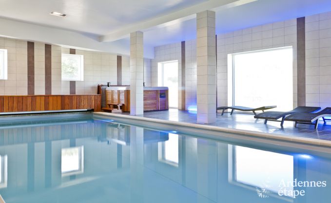 PBM-vriendelijke luxevilla met zwembad voor 48 personen in Rochefort