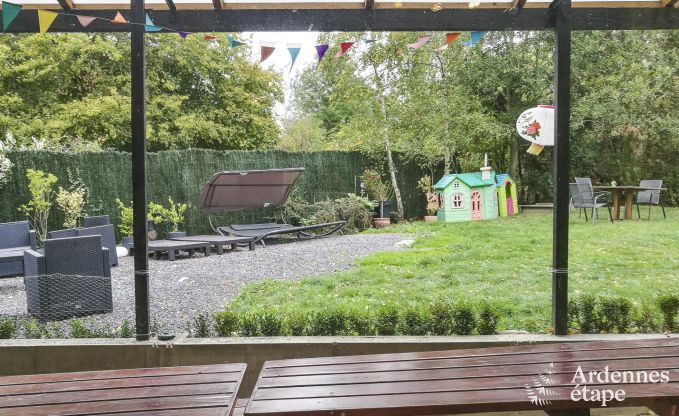 Grote vakantiewoning in Rochefort: comfortabel verblijf voor 26 personen met sauna en priv�tuin in de Ardennen