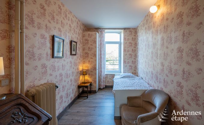 Grote vakantiewoning in Rochefort: comfortabel verblijf voor 26 personen met sauna en priv�tuin in de Ardennen