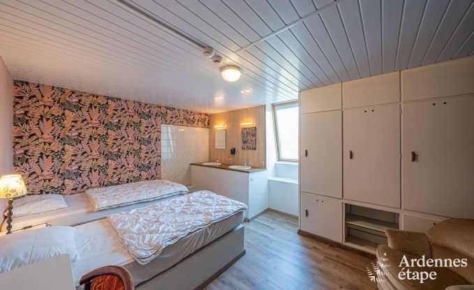 Grote vakantiewoning in Rochefort: comfortabel verblijf voor 26 personen met sauna en priv�tuin in de Ardennen