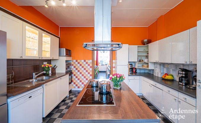 Grote vakantiewoning in Rochefort: comfortabel verblijf voor 26 personen met sauna en priv�tuin in de Ardennen