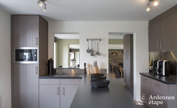 Ruime vakantiewoning in Rochefort in de Ardennen voor 24 personen met sauna, speelkamer en priv�tuin