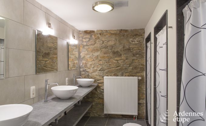 Ruime vakantiewoning in Rochefort in de Ardennen voor 24 personen met sauna, speelkamer en priv�tuin