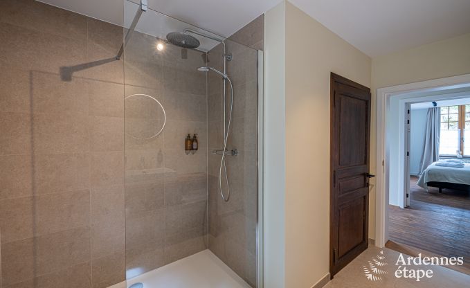 Grote vakantiewoning in Rochefort voor 25 personen met 11 slaapkamers, 11 badkamers, sauna en bar