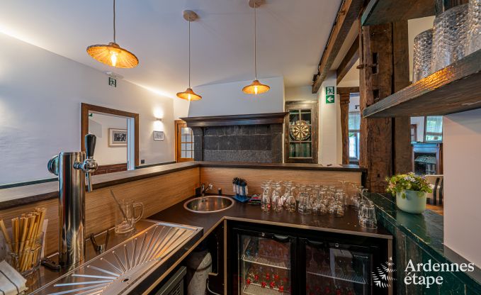 Grote vakantiewoning in Rochefort voor 25 personen met 11 slaapkamers, 11 badkamers, sauna en bar