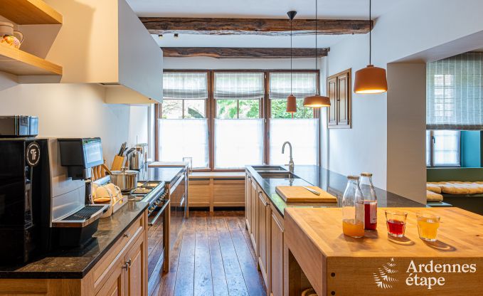 Grote vakantiewoning in Rochefort voor 25 personen met 11 slaapkamers, 11 badkamers, sauna en bar