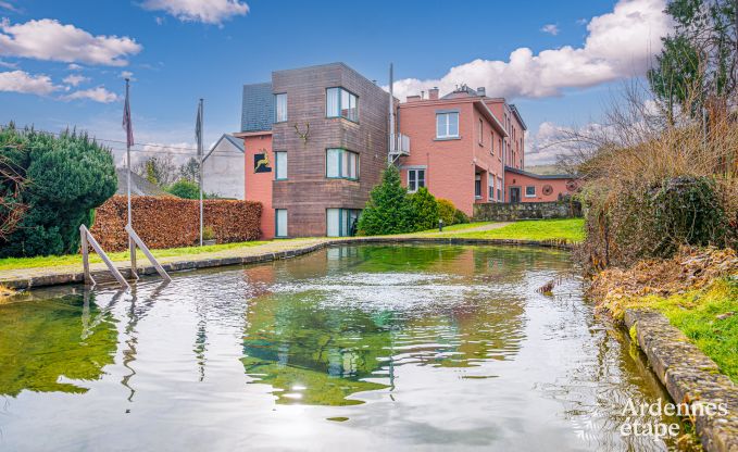 Hoogwaardige vakantiewoning voor 32 personen in Rochefort met eigen badkamers en natuurlijk zwembad