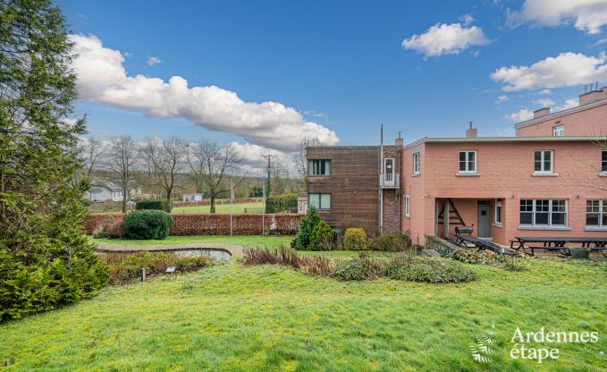 Hoogwaardige vakantiewoning voor 32 personen in Rochefort met eigen badkamers en natuurlijk zwembad