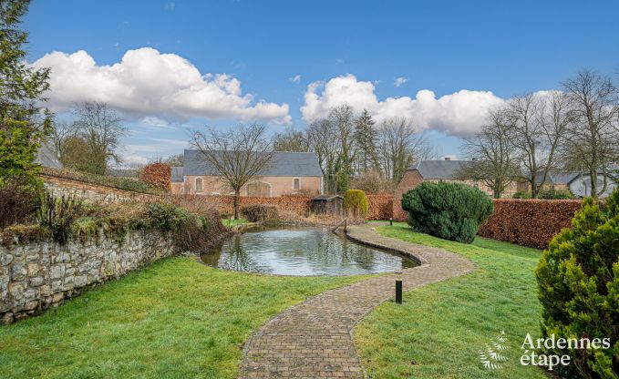 Hoogwaardige vakantiewoning voor 32 personen in Rochefort met eigen badkamers en natuurlijk zwembad