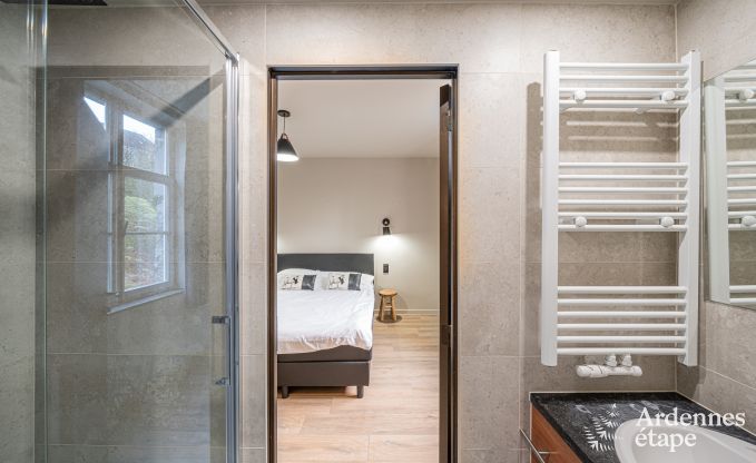 Hoogwaardige vakantiewoning voor 32 personen in Rochefort met eigen badkamers en natuurlijk zwembad