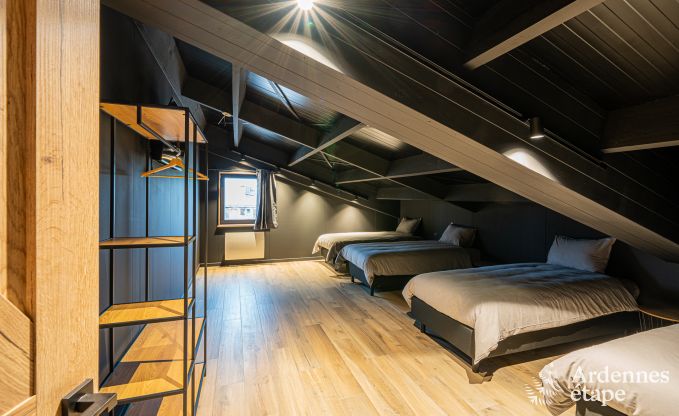 Moderne villa in Rochehaut: ruime accommodatie voor 12 personen met priv�tuin en hottub