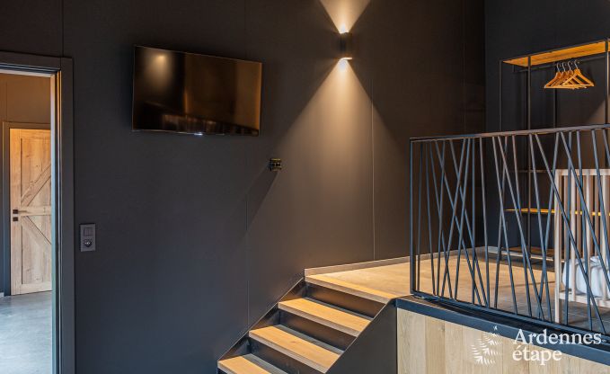 Moderne villa in Rochehaut: ruime accommodatie voor 12 personen met priv�tuin en hottub