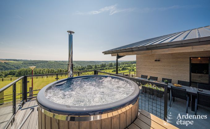 Moderne villa in Rochehaut: ruime accommodatie voor 12 personen met priv�tuin en hottub