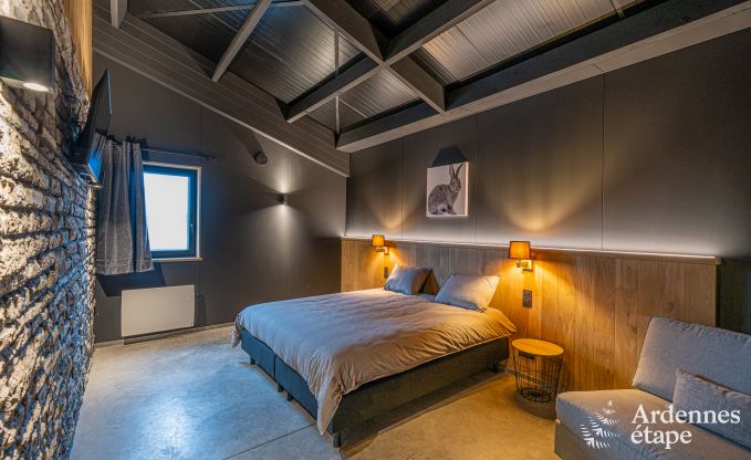 Moderne villa in Rochehaut: ruime accommodatie voor 12 personen met priv�tuin en hottub