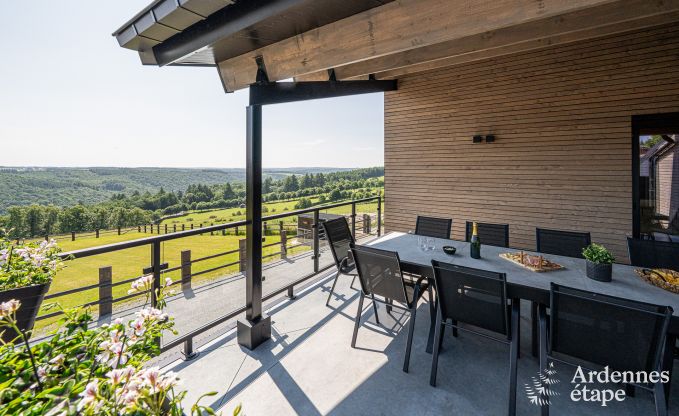 Moderne villa in Rochehaut: ruime accommodatie voor 12 personen met priv�tuin en hottub