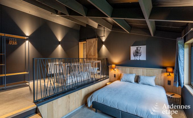 Moderne villa in Rochehaut: ruime accommodatie voor 12 personen met priv�tuin en hottub