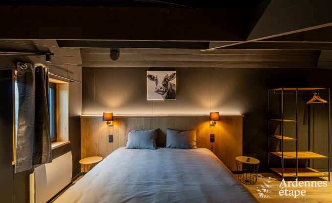 Moderne villa in Rochehaut: ruime accommodatie voor 12 personen met priv�tuin en hottub