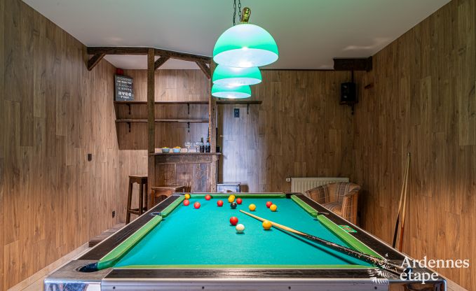 Ruim en comfortabel vakantiehuis met prachtig uitzicht, sauna en jacuzzi voor 16 personen in Rochehaut, Ardennen