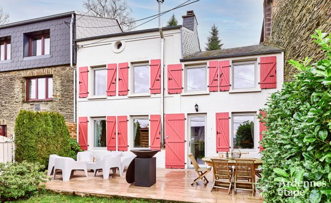 Gezellige vakantiewoning in Rochehaut voor 6-7 personen met jacuzzi, priv�tuin en nabij wandelroutes