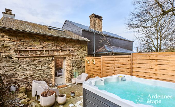 Gezellige vakantiewoning in Rochehaut voor 6-7 personen met jacuzzi, priv�tuin en nabij wandelroutes