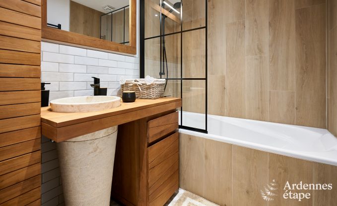 Gezellige vakantiewoning in Rochehaut voor 6-7 personen met jacuzzi, priv�tuin en nabij wandelroutes