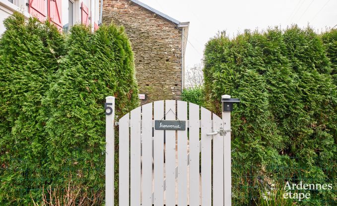 Gezellige vakantiewoning in Rochehaut voor 6-7 personen met jacuzzi, priv�tuin en nabij wandelroutes