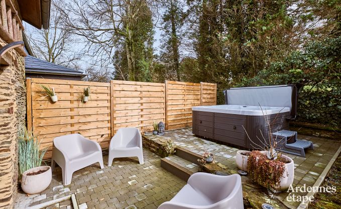 Gezellige vakantiewoning in Rochehaut voor 6-7 personen met jacuzzi, priv�tuin en nabij wandelroutes