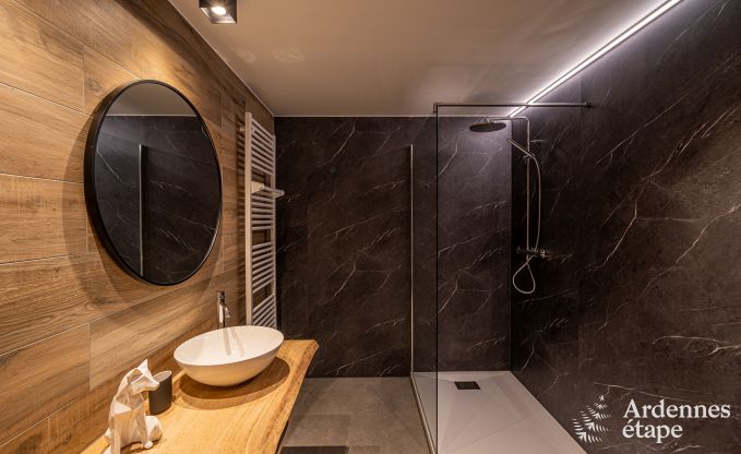 Luxe in Rochehaut: ruime accommodatie voor 14 personen met binnenzwembad en prachtig uitzicht