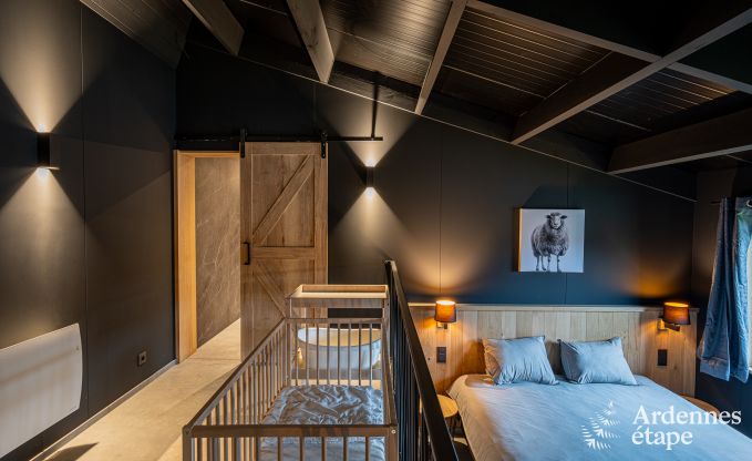 Luxe in Rochehaut: ruime accommodatie voor 14 personen met binnenzwembad en prachtig uitzicht