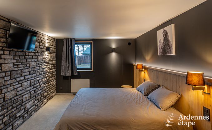 Luxe in Rochehaut: ruime accommodatie voor 14 personen met binnenzwembad en prachtig uitzicht