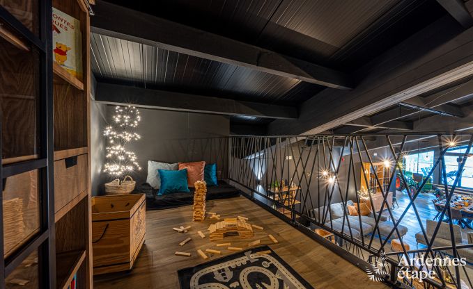 Luxe in Rochehaut: ruime accommodatie voor 14 personen met binnenzwembad en prachtig uitzicht