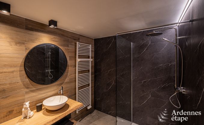 Luxe in Rochehaut: ruime accommodatie voor 14 personen met binnenzwembad en prachtig uitzicht