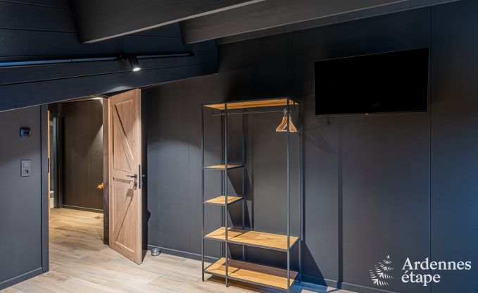 Luxe in Rochehaut: ruime accommodatie voor 14 personen met binnenzwembad en prachtig uitzicht