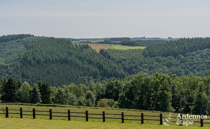 Luxe in Rochehaut: ruime accommodatie voor 14 personen met binnenzwembad en prachtig uitzicht