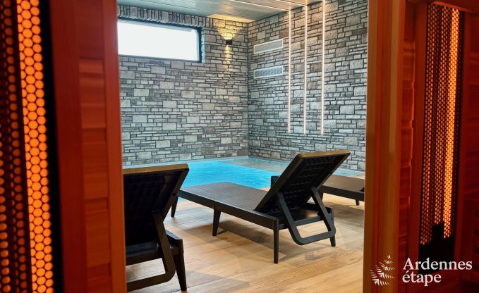 Luxe in Rochehaut: ruime accommodatie voor 14 personen met binnenzwembad en prachtig uitzicht