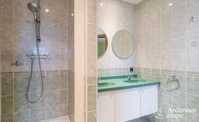 Ruim en comfortabel vakantiehuis voor 16 personen in Rochehaut, Ardennen