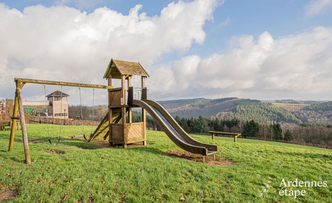 Ruim en comfortabel vakantiehuis met prachtig uitzicht, sauna en jacuzzi voor 16 personen in Rochehaut, Ardennen