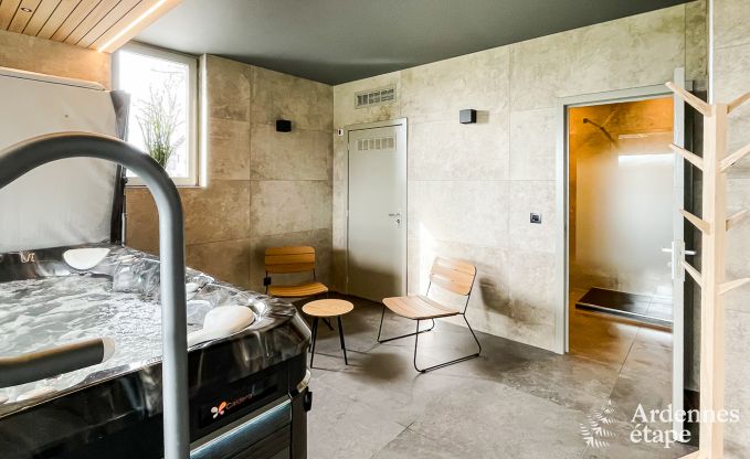 Ruim en comfortabel vakantiehuis met prachtig uitzicht, sauna en jacuzzi voor 16 personen in Rochehaut, Ardennen