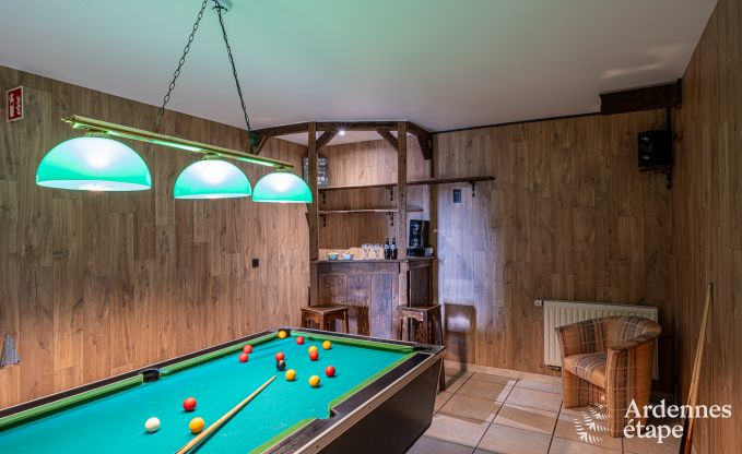 Ruim en comfortabel vakantiehuis met prachtig uitzicht, sauna en jacuzzi voor 16 personen in Rochehaut, Ardennen